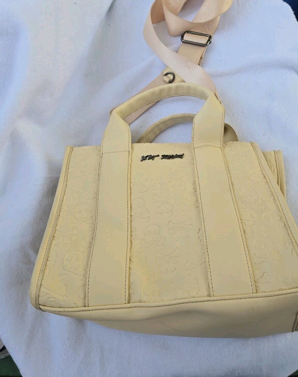 Betsey Johnson skull cream color crossbody tote with coin purse